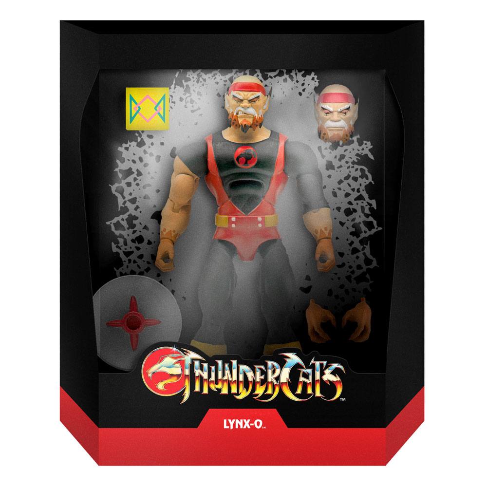 THUNDERCATS LYNX-O THUNDERCATS LYNX-O. Figura articulada con accesorios, tamaño aprox. 18 cm. Licencia oficial. ThunderCats, adelante! Regresa a la Tercera Tierra con la figura de acción Ultimate Lynx-O de 18 cm de ThunderCats. Esta increíble figura articulada, esculpida por Four Horsemen, incluye fantásticos accesorios como la baldosa de la Fuente del Agua Curativa, un escudo ligero y una cabeza y manos alternativas. Cada figura Ultimate ThunderCats viene empaquetada en una lujosa caja con ventana y accesorios incluidos.