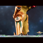Samus Aran, la cazarrecompensas más famosa de la galaxia, llega en su traje Varia de Metroid Prime a tu colección. Esta figura de PVC de 27 cm de alto está pintada a mano con todo detalle y viene en una caja de regalo.