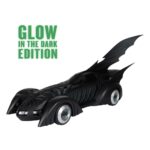 Vehículo de 30 cm con luces BATMOBILE GLOW IN THE DARK EDITION de MCFARLANE TOYS