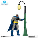 Figura de acción artiuclada de 17 cm del personaje BATMAN BATTLE DAMAGE DC MULTIVERSE de MCFARLANE TOYS