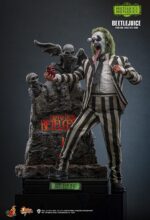 Figura de acción articulada de 30cm del personaje BEETLEJUICE, BEETLEJUICE MOVIE HOT TOYS 1/6 de SIDESHOW