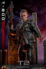 Figura de acción articulada de 30 cm del personaje T-800 BATTLE DAMAGED VERSION 2.0 TERMINATOR 2 MOVIE HOT TOYS 1/6 de SIDESHOW