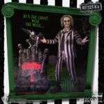 Figura de acción articulada de 18 cm del personaje BEETLEJUICE DELUXE ONE:12 COLLECTIVE MEZCO TOYS de MEZCO TOYS.