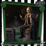 Figura de acción articulada de 18 cm del personaje BEETLEJUICE DELUXE ONE:12 COLLECTIVE MEZCO TOYS de MEZCO TOYS.