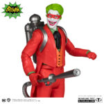 Figura articulada de 16 cm del personaje JOKER CON MASCARA (BATMAN 66´ COMIC) de MCFARLANE TOYS