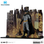 Figura de acción de 17 cm del personaje BATMAN WITH BAT-GLIDER DC MULTIVERSE GOLD LABEL de la marca MCFARLANE TOYS