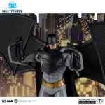 Figura de acción de 17 cm del personaje BATMAN WITH BAT-GLIDER DC MULTIVERSE GOLD LABEL de la marca MCFARLANE TOYS