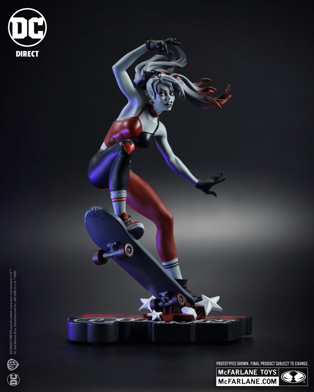 Estatua de 30 cm del personaje ESTATUA HARLEY QUINN POR IVAN TAO de MCFARLEN TOYS