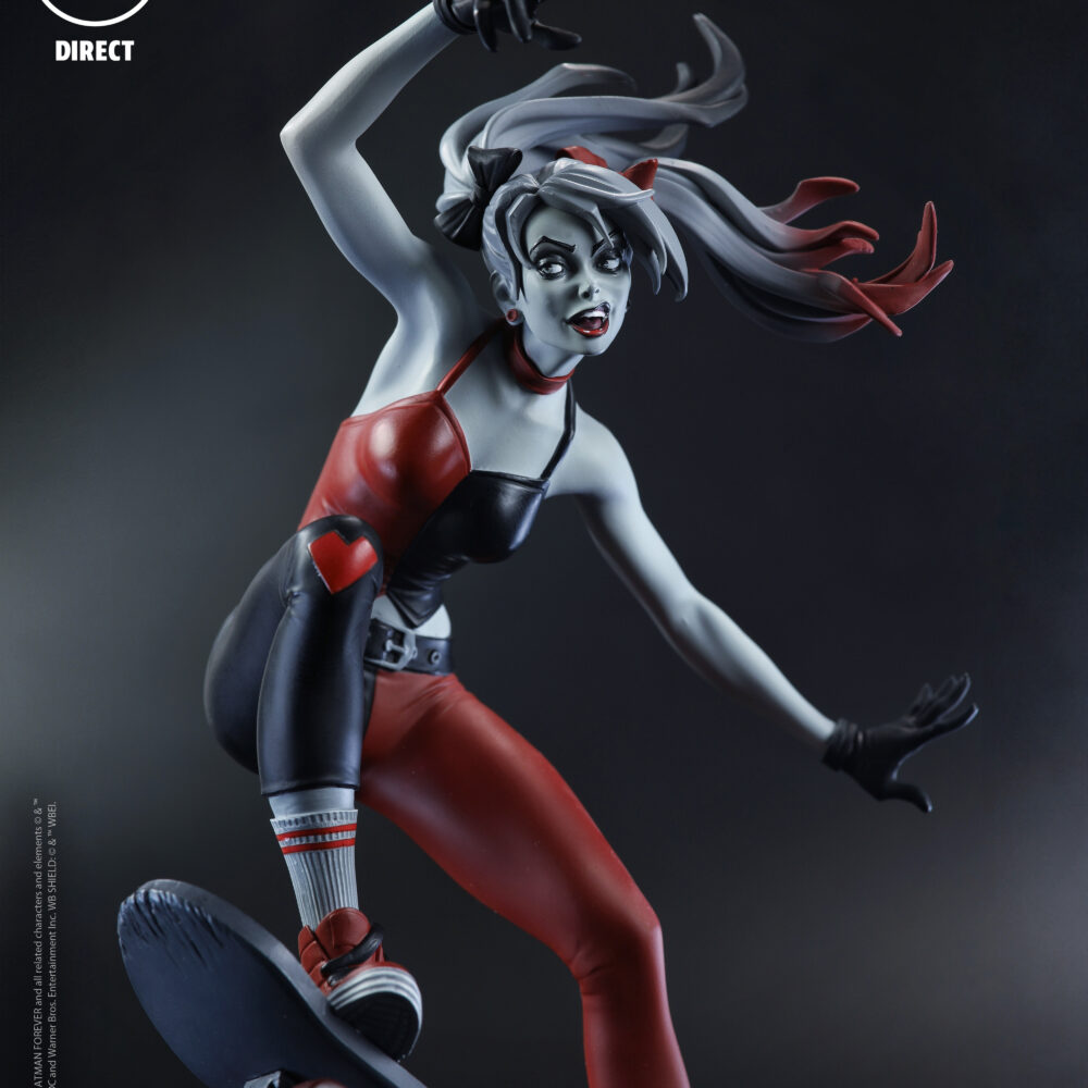 Estatua de 30 cm del personaje ESTATUA HARLEY QUINN POR IVAN TAO de MCFARLEN TOYS