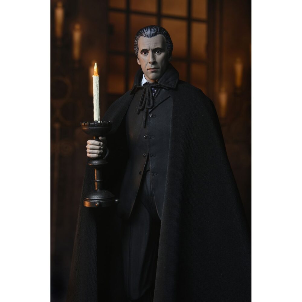 Figura de acción articulada de 18 cm del personaje ULTIMATE COUNT DRACULA HORROR OF DRÁCULA 1958 de NECA.