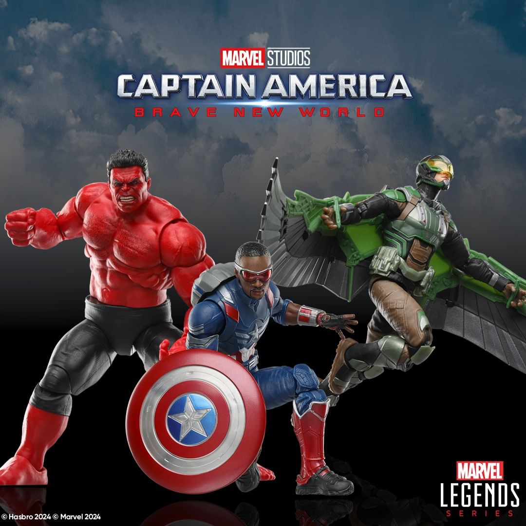 Como se vio en la Comic Con de Londres de MCM, ¡nuevas figuras inspiradas en la próxima película de Marvel Studios, Capitán América: Un mundo feliz, se unen a Marvel Legends! Echa un vistazo a las últimas figuras Deluxe, que incluyen al Capitán América, Red Hulk y Falcon de Marvel, cada una con un diseño, una decoración y detalles precisos de la película, además de múltiples accesorios para llevar la batalla a tu colección, incluida una cabeza alternativa y un par de manos, alas articuladas y más.