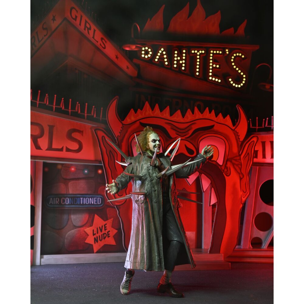 Set de acción ULTIMATE BEETLEJUICE TRENCHCOAT WITH SPIKES & INFERNO ROOM de NECA