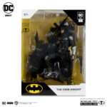 Estatua de 30 cm del personaje ESTATUA 1:6 THE GRIM KNIGHT DARK MULTIVERSE GOLD LABEL de la marca MCFARLANE TOYS