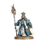 WARPFLAME THRALLBAND: THOUSAND SONS BATTLEFORCE. Los Hechiceros de los Mil Hijos lideran a sus tropas con la habilidad de un marionetista, moviéndolas por el campo de batalla como piezas sobre un tablero que solo ellos pueden ver. Los Marines Rúbrica, ataviados con servoarmaduras y armaduras Exterminador, marchan al unísono junto a enormes Robots Sekhetar, constructos infernales imbuidos de potentes conjuros. Esta completa caja contiene una fuerza de los Mil Hijos para Warhammer 40,000. Liderados por tres Hechiceros Exaltados y apoyados por Robots Sekhetar y Exterminadores Escarabeo Oculto, son una fuerza letal en manos de un general capaz. Completa la fuerza una unidad de Marines Rúbrica, ideales para tomar objetivos y reforzar tu potencia de fuego con sus armas pesadas y especiales. Los Robots Sekhetar están armados con lanzallamas pesados disformes, baterías fuego infernal y rifles de fusión piroflujo. El rifle de fusión piroflujo puede cambiarse por un proyector de llamas disformes y una terrible garra de energía. Los Marines Rúbrica pueden equiparse con bólteres infierno o lanzallamas disformes. Uno puede montarse con un letal cañón cosechaalmas y otro puede portar un Icono de llamas. El Aspirante Hechicero que los lidera puede equiparse con una pistola bólter infierno o una pistola de llamas disformes, como el resto de la unidad. Los Exterminadores Escarabeo Oculto están armados con combibólteres infierno y un khopesh prosperiano. Una miniatura puede equiparse con un lanzallamas pesado disforme, un cañón cosechaalmas o una batería fuego infernal. El Hechicero Escarabeo Oculto con báculo puede equiparse con un combibólter infierno o un khopesh prosperiano. Independientemente de cómo elijas montarlos, esta caja es un modo fantástico de empezar un ejército de Mil Hijos o ampliar tu colección con un versátil set de impresionantes miniaturas al tiempo que ahorras, si lo comparas con comprar cada kit por separado. La caja también trae en primicia las miniaturas de Robots Sekhetar.
