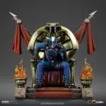 COBRA COMMANDER GI JOE ART SCALA 1/10. Domina el miedo y el caos con esta impactante estatua del Comandante Cobra, creada por Iron Studios en escala 1/10. Inspirada en la clásica serie G.I. Joe, esta detallada pieza de colección captura al implacable líder de Cobra con su icónico equipo de batalla, irradiando poder, amenaza y control. Con su característico casco, su capa ondulante y su imponente pose, el Comandante Cobra se yergue sobre una base temática que evoca el campo de batalla de su eterna lucha contra el equipo de G.I. Joe. Cada elemento de la estatua está cuidadosamente esculpido y acabado, manteniéndose fiel a la estética clásica que los fans conocen y adoran. Fabricada con resina de alta calidad y pintada a mano, esta pieza es imprescindible para los fans de G.I. Joe y los coleccionistas de iconos nostálgicos de la cultura pop.