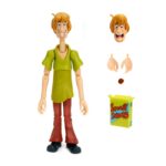 SHAGGY SCOOBY-DOO 1/12 ¡Prepárate para añadir a tu colección al ícono de los misterios y los sándwiches con la figura de acción de Scooby-Doo Shaggy a escala 1:12 de Jada Toys! Esta detallada pieza de colección captura al tranquilo pero adorable Norville "Shaggy" Rogers, el siempre hambriento mejor amigo de Scooby-Doo y miembro clave de Misterios S.A. Ya sea huyendo de fantasmas, resolviendo misterios (casi sin querer) o devorando un sándwich enorme, Shaggy siempre está listo para la aventura, ¡si no le da demasiado miedo! Diseñada por expertos a escala 1:12, esta figura luce la figura espigada de Shaggy, su característica camisa verde y sus clásicos pantalones de campana marrones. Gracias a su impresionante articulación, puedes colocarlo en diversas posturas expresivas, ya sea corriendo tras un fantasma espeluznante o sosteniendo una caja de Scooby Snacks. Este set incluye accesorios para resolver misterios, como cabezas y manos intercambiables para diferentes expresiones de terror y deleite, y una clásica caja de Scooby Snacks. Empaquetada en una caja premium inspirada en la estética clásica de Scooby-Doo, esta figura es imprescindible para los fans de la serie atemporal. Jada Toys mantiene su compromiso con la calidad y la nostalgia, asegurando que Shaggy esté listo para unirse a tu colección. ¡Solo asegúrate de tener muchos bocadillos a mano! Porque, seamos realistas... ¡siempre tiene hambre!