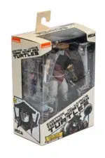 FOOT ASSASSIN (CLASSIC COLORS) TEENAGE MUTANT NINJA TURTLES NECA. Basado en los cómics originales de Eastman & Laird Teenage Mutant Ninja Turtles de Mirage Studios. Desde la historia de la ciudad en la guerra, este Asesino de Foot se encuentra en escala de 7 pulgadas e incluye manos extra, cabezas alternas, bomba de tiempo, armas de ninja y capa extraíble. Viene en empaques amigables con arte de caja original de Kevin Eastman.