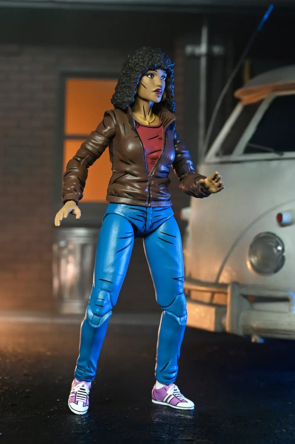 April o’neil teenage mutant ninja turtles neca. Basado en los cómics de eastman & laird's teenage mutant ninja turtles de mirage studios. Neca celebra la icónica april o-neil con una nueva escultura. Esta figura de acción a escala de 7 pulgadas incluye manos intercambiables, una mini figura del profesor obligado, y más. Viene en empaque amable de coleccionista con obras de arte originales de kevin eastman.