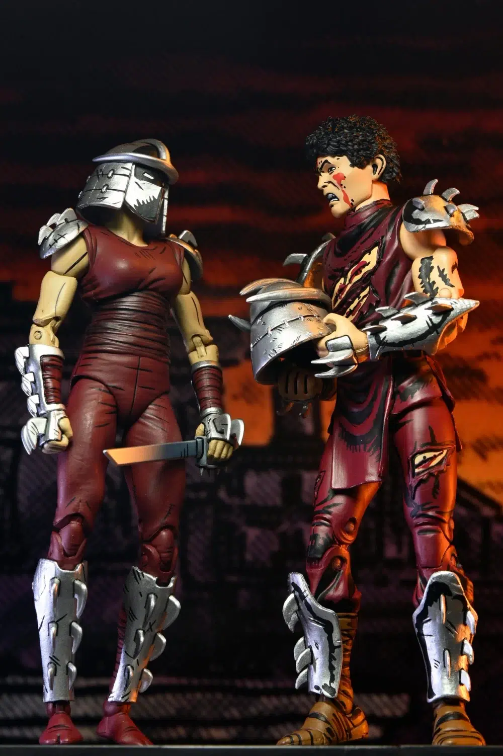 Battle damaged shredder teenage mutant ninja turtles neca. Basado en los cómics originales de eastman & laird teenage mutant ninja turtles de mirage studios. Oroku saki ha heredado el papel de el triturador de su hermano caído, oroku nagi. La amarga rivalidad entre los clanes de oroku y hamato continúa, y the foot no se detendrá ante nada hasta que su antiguo amo sea vengado. Con un clásico de pintura de color demandada por fans, esta figura de acción de escala dañada por la batalla incluye manos intercambiables, cabeza extra, granada de equitación y guante destruido. Viene en un embalaje especial de la caja de la ventana de tributo de cómic ilustrado por kevin eastman.