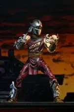 BATTLE DAMAGED SHREDDER TEENAGE MUTANT NINJA TURTLES NECA. Basado en los cómics originales de Eastman & Laird Teenage Mutant Ninja Turtles de Mirage Studios. Oroku Saki ha heredado el papel de El triturador de su hermano caído, Oroku Nagi. La amarga rivalidad entre los clanes de Oroku y Hamato continúa, y The Foot no se detendrá ante nada hasta que su antiguo amo sea vengado. Con un clásico de pintura de color demandada por fans, esta figura de acción de escala dañada por la batalla incluye manos intercambiables, cabeza extra, granada de equitación y guante destruido. Viene en un embalaje especial de la caja de la ventana de tributo de cómic ilustrado por Kevin Eastman.
