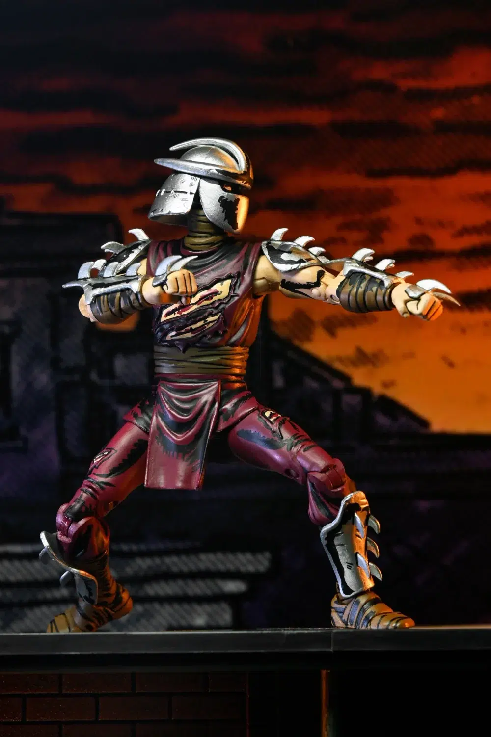 Battle damaged shredder teenage mutant ninja turtles neca. Basado en los cómics originales de eastman & laird teenage mutant ninja turtles de mirage studios. Oroku saki ha heredado el papel de el triturador de su hermano caído, oroku nagi. La amarga rivalidad entre los clanes de oroku y hamato continúa, y the foot no se detendrá ante nada hasta que su antiguo amo sea vengado. Con un clásico de pintura de color demandada por fans, esta figura de acción de escala dañada por la batalla incluye manos intercambiables, cabeza extra, granada de equitación y guante destruido. Viene en un embalaje especial de la caja de la ventana de tributo de cómic ilustrado por kevin eastman.