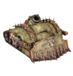 DEATH GUARD BATTLEFORCE: POXWROUGHT VECTOR Los ejércitos de la Guardia de la Muerte se forman de la misma manera que una herida se coagula con costras escabrosas: los pesados guerreros se aglutinan hasta que un líder les indica adónde deben ir. Al frente va un Señor de las Viruelas, emanando gases nocivos de la turbina a su espalda y seguido por el ejército. La maquinaria pesada remueve la tierra hasta convertirla en un lodo bilioso por el que avanzan chapoteando unos Marines Espaciales hinchados y corrompidos.