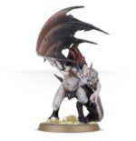 SOULBLIGHT GRAVELORDS: BLOODCRAVE HUNT SPEARHEAD. Los nobles vampiros de los Necroseñores Pudrealmas crean imperios de muerte para que satisfagan todos sus deseos, embelesando a los mortales y despertando a los muertos para sus guerras de conquista. Estos aristócratas inmortales trabajan sin descanso para expandir sus dominios, pues solo encontrarán satisfacción cuando la noche caiga sobre los Reinos Mortales y los bañe en sangre.