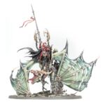 SOULDLIGHT GRAVELORDS: PRINCE VHORDRAI, LORD OF THE CRIMSON KEEP. El Príncipe Vhordrai es el caballero vampiro más temido que existe, el legendario castellano (y prisionero) de la Torre Carmesí.  Cuando es liberado de su fortaleza maldita para hacer la guerra contra los mortales, Vhordrai monta a lomos del draconita no muerto Shordemaire.  Esta bestia ancestral puede fundir carne y metal con su aliento pestilente antes de descender en picado para que su amo pueda ensartar a cualquier superviviente con su Lanza de sangre
