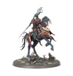 SOULDLIGHT GRAVELORDS: VAMPIRE LORD ON NIGHTMARE STEED. Los Señores Vampiro en Pesadilla abren sangrientos senderos entre las filas enemigas con cada carga atronadora. Las pezuñas herradas de la bestia aplastan pecheras y hunden a los enemigos en el fango mientras su jinete no muerto ataca con espada o hacha, sajando gargantas con cada golpe.