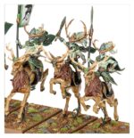 WOOD ELF REALMS BATTALION. Los ejércitos de los Elfos Silvanos se alzan de forma natural en tiempos de guerra. Tropas de toda índole convergen el centro del conflicto y sus gentes de a pie desempolvan los arcos largos y las lanzas para ponerse al servicio de sus Señores del Claro. Incluso los más humildes guerreros poseen una gracia y una habilidad que los convierten en una amenaza para cualquier enemigo. Con esta caja puedes montar el núcleo de un ejército de Wood Elf Realms para Warhammer: The Old World. Los Wild Riders y las Sisters of the Thorn, su caballería de élite, lideran la carga mientras los Wildwood Rangers y la Eternal Guard actúan como tropas de choque. Una numerosa unidad de la Glade Guard, armada con Asrai longbows, brinda apoyo al resto del ejército. Los Wildwood Rangers o la Eternal Guard pueden montarse como una unidad grande o como dos unidades de diez guerreros, cada una con su propio champion, standard bearer y musician opcionales. Las cabezas y armas son intercambiables y la Eternal Guard puede equiparse con escudos opcionales.