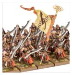 WOOD ELF REALMS BATTALION. Los ejércitos de los Elfos Silvanos se alzan de forma natural en tiempos de guerra. Tropas de toda índole convergen el centro del conflicto y sus gentes de a pie desempolvan los arcos largos y las lanzas para ponerse al servicio de sus Señores del Claro. Incluso los más humildes guerreros poseen una gracia y una habilidad que los convierten en una amenaza para cualquier enemigo. Con esta caja puedes montar el núcleo de un ejército de Wood Elf Realms para Warhammer: The Old World. Los Wild Riders y las Sisters of the Thorn, su caballería de élite, lideran la carga mientras los Wildwood Rangers y la Eternal Guard actúan como tropas de choque. Una numerosa unidad de la Glade Guard, armada con Asrai longbows, brinda apoyo al resto del ejército. Los Wildwood Rangers o la Eternal Guard pueden montarse como una unidad grande o como dos unidades de diez guerreros, cada una con su propio champion, standard bearer y musician opcionales. Las cabezas y armas son intercambiables y la Eternal Guard puede equiparse con escudos opcionales.