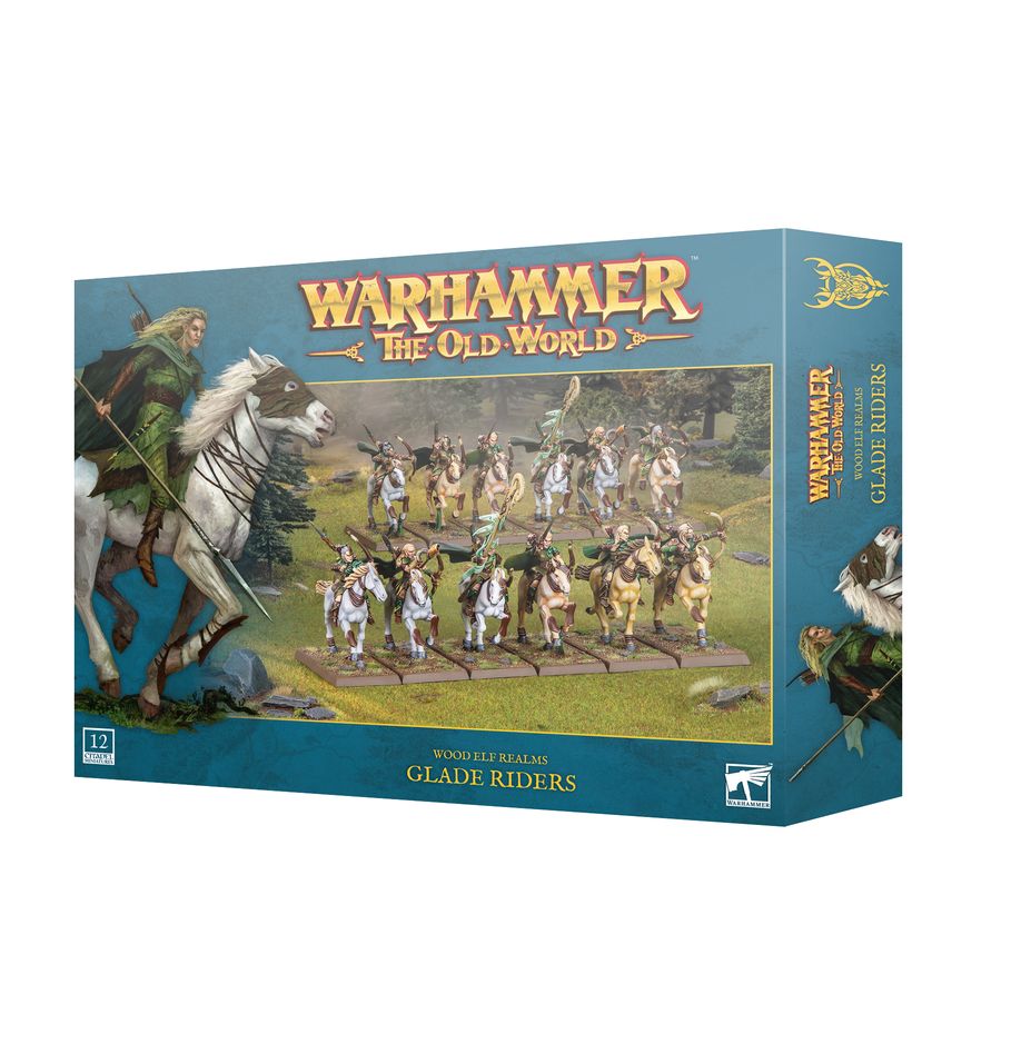 GLADE RIDERS: WOOD ELF REALMS. Los Jinetes del Bosque quizá sean la mejor unidad de caballería ligera del Viejo Mundo: sus reflejos élficos les permiten realizar todo tipo de actos en apariencia temerarios que van mucho más allá de las habilidades de otras razas más jóvenes. Acostumbran a salir ilesos de sus correrías gracias a su formidable combinación de habilidad, elegancia y confianza ciega. Con este kit multicomponente de plástico puedes montar 12 Glade Riders, caballería ligera para tus ejércitos de Wood Elf Realms en partidas de Warhammer: The Old World. Estos versátiles guerreros son letales desde lejos con sus longbows, pero no dudarán en lanzarse contra enemigos débiles o desprevenidos con sus cavalry spears. Pueden montarse como una unidad grande o como dos unidades de seis guerreros, cada una con su propio champion, standard bearer y musician opcionales. Las cabezas, piernas, torsos, capas y armas son intercambiables, para que personalices fácilmente tu caballería. Además, cada Glade Rider puede ensamblarse con arco o lanza, y el kit incluye espíritus del bosque para que decores las peanas a tu gusto