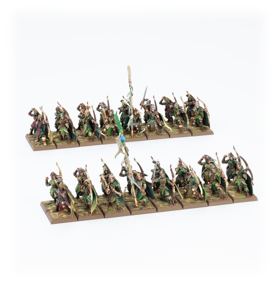 GLADE GUARD: WOOD ELF REALMS. La Guardia Eterna es la encargada de defender el bosque de Athel Loren durante los largos meses de invierno. Solo quienes demuestran su pericia en el campo de batalla tienen el honor de engrosar sus filas, pues su misión es difícil a la par que peligrosa. Con este kit multicomponente de plástico puedes montar 20 Eternal Guard, infantería armada con lanzas para tus ejércitos de Wood Elf Realms en partidas de Warhammer: The Old World. Son una unidad defensiva increíble, capaz de soportar las cargas enemigas y sacar el máximo partido a sus largas Asrai spears. También pueden montarse como Wildwood Rangers, valerosos guerreros especializados en enfrentarse a enemigos monstruosos con sus pesadas archas a dos manos. En ambos casos, se pueden montar como una unidad grande o como dos unidades de 10 guerreros, cada una con su propio champion, standard bearer y musician opcionales. Las cabezas y armas son intercambiables, para que personalices fácilmente tus unidades, y la Eternal Guard puede equiparse con escudos opcionales.