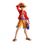 MONKEY D LUFFY RAID OF ONIGASHIMA ONE PIECE SH FIGUARTS. Tamashii presenta a Monkey D. Luffy en su versión de la invasión de Onigashima, dentro de la línea S.H.Figuarts, basada en el anime "One Piece". Esta figura articulada de aproximadamente 14,5 cm permite reproducir poses dinámicas gracias a su rango de movimiento y el uso de piezas de ABS. Incluye 3x expresiones faciales intercambiables (sonriente, sorprendido y de pelea), 2x pares de manos alternativas y 1x juego completo de pelo de repuesto. Fabricada en PVC y ABS. UNIDADES LIMITADAS.