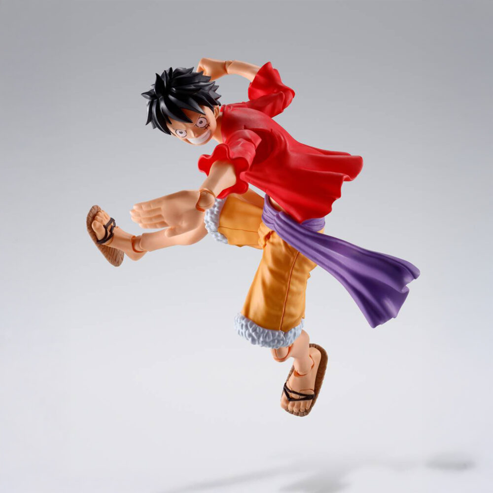 Monkey d luffy raid of onigashima one piece sh figuarts.  tamashii presenta a monkey d. Luffy en su versión de la invasión de onigashima, dentro de la línea s. H. Figuarts, basada en el anime "one piece". Esta figura articulada de aproximadamente 14,5 cm permite reproducir poses dinámicas gracias a su rango de movimiento y el uso de piezas de abs. Incluye 3x expresiones faciales intercambiables (sonriente, sorprendido y de pelea), 2x pares de manos alternativas y 1x juego completo de pelo de repuesto. Fabricada en pvc y abs. Unidades limitadas.