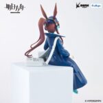 AMIYA NEWSGIRL ARKNIGHTS NOODLE STOPPER. Del videojuego para smartphones "Arknights" llega la figura Amiya Newsgirl Version. Mide 16 cm y pertenece a la colección Noodle Stopper de Furyu. Está fabricada en ATBC-PVC y ABS. Como es característico de esta línea, la figura está diseñada para colocarse sobre bordes de mesas o estanterías. 