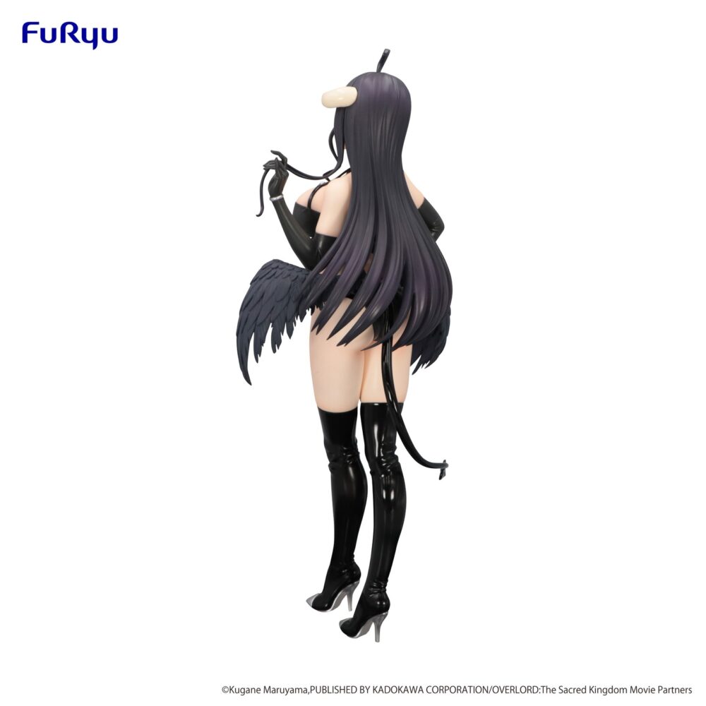 Albedo overlord bicute dark. Se incorpora a la colección bicute dark de furyu la figura de albedo. Tiene una altura de 26 cm y está basada en su aparición en el anime "overlord". Está fabricada con atbc-pvc y abs.