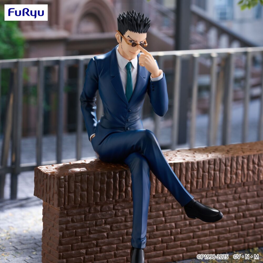 Leorio hunter x hunter noodle stopper. La figura de leorio paradinight se une a la colección noodle stopper de furyu. Mide 17 cm, está basada en el personaje del anime "hunter x hunter" y fabricada atbc-pvc. Como es característico de esta línea, la figura está diseñada para colocarse sobre bordes de mesas o estanterías.  