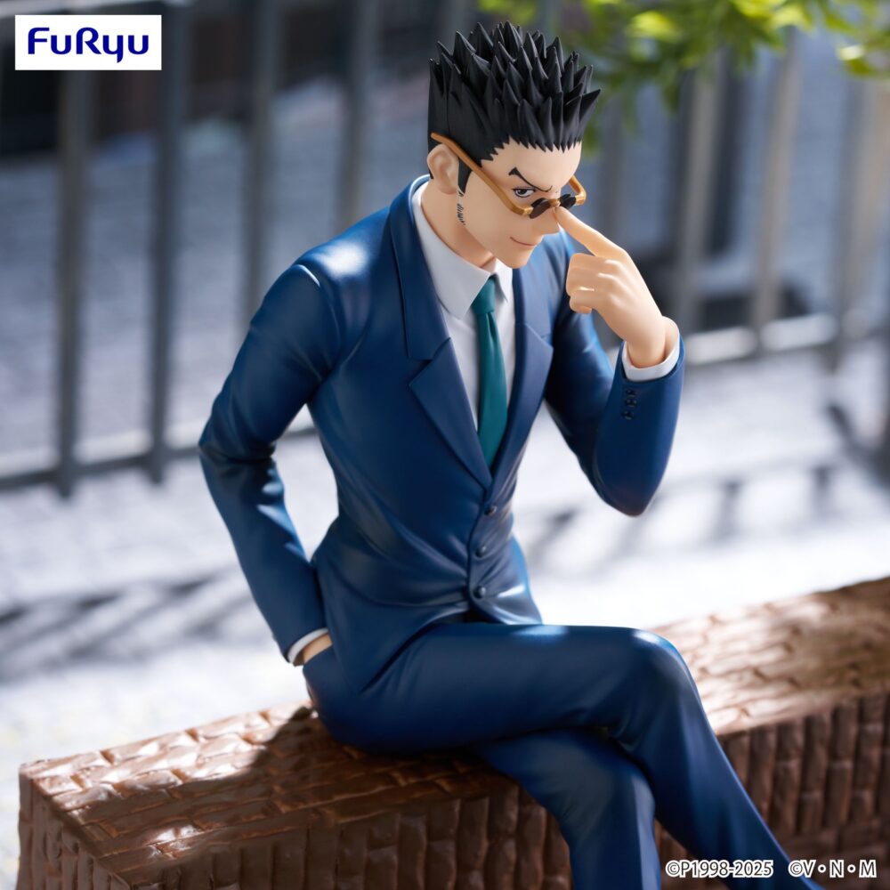 Leorio hunter x hunter noodle stopper. La figura de leorio paradinight se une a la colección noodle stopper de furyu. Mide 17 cm, está basada en el personaje del anime "hunter x hunter" y fabricada atbc-pvc. Como es característico de esta línea, la figura está diseñada para colocarse sobre bordes de mesas o estanterías.  