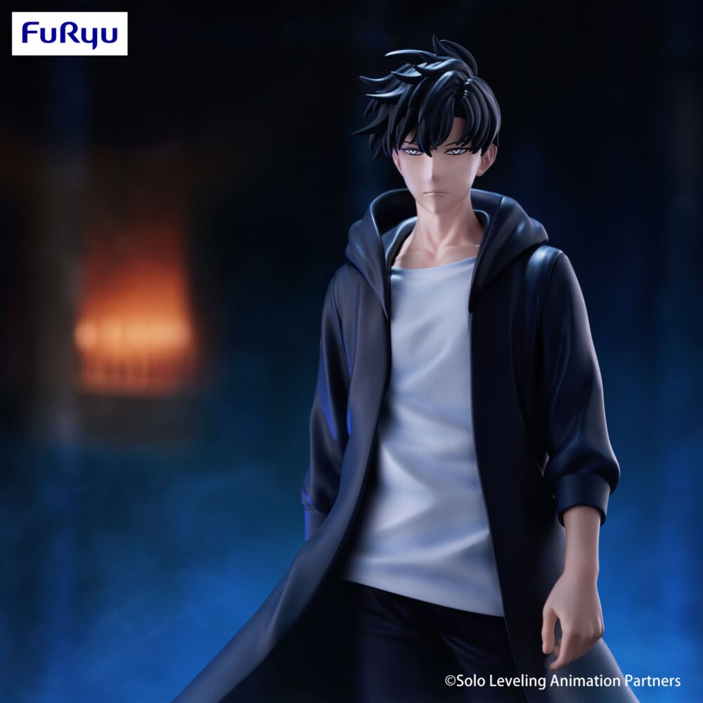 Sung jinwoo solo leveling trio-try-it. Dentro de la línea trio-try-it de furyu llega la figura de sung jinwoo. Tiene una altura de 21 cm y está basada en su aparición en el anime "solo leveling". Está fabricada en atbc-pvc y abs. Se muestra sobre una base con efectos.  