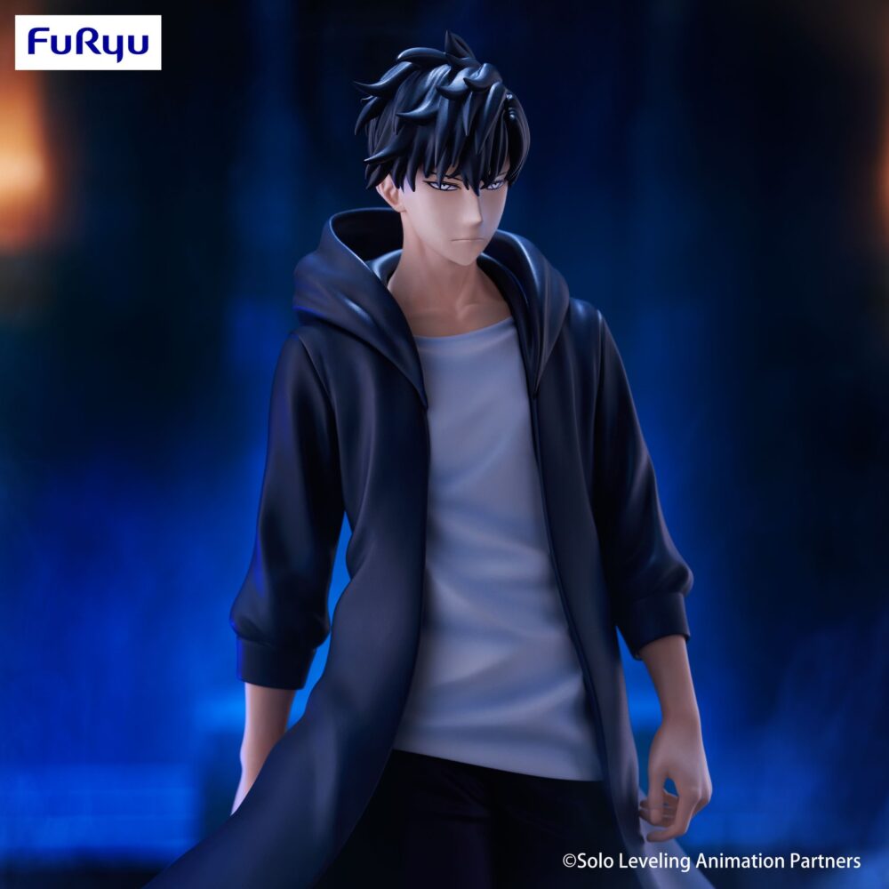 Sung jinwoo solo leveling trio-try-it. Dentro de la línea trio-try-it de furyu llega la figura de sung jinwoo. Tiene una altura de 21 cm y está basada en su aparición en el anime "solo leveling". Está fabricada en atbc-pvc y abs. Se muestra sobre una base con efectos.  