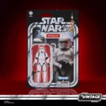 Esta figura inspirada en un Soldado de asalto, de Star Wars: Una nueva esperanza, mide 9,5 cm y es una increíble adición a toda colección. Inspiradas en la línea original, estas figuras coleccionables y sus embalajes cuentan con detalles y diseños premium. Asimismo, la decoración alcanza el nivel de un objeto de colección que los fans conocen y aman. ¡Que la Fuerza te acompañe!