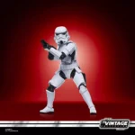 Esta figura inspirada en un Soldado de asalto, de Star Wars: Una nueva esperanza, mide 9,5 cm y es una increíble adición a toda colección. Inspiradas en la línea original, estas figuras coleccionables y sus embalajes cuentan con detalles y diseños premium. Asimismo, la decoración alcanza el nivel de un objeto de colección que los fans conocen y aman. ¡Que la Fuerza te acompañe!