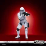 Esta figura inspirada en un Soldado de asalto, de Star Wars: Una nueva esperanza, mide 9,5 cm y es una increíble adición a toda colección. Inspiradas en la línea original, estas figuras coleccionables y sus embalajes cuentan con detalles y diseños premium. Asimismo, la decoración alcanza el nivel de un objeto de colección que los fans conocen y aman. ¡Que la Fuerza te acompañe!