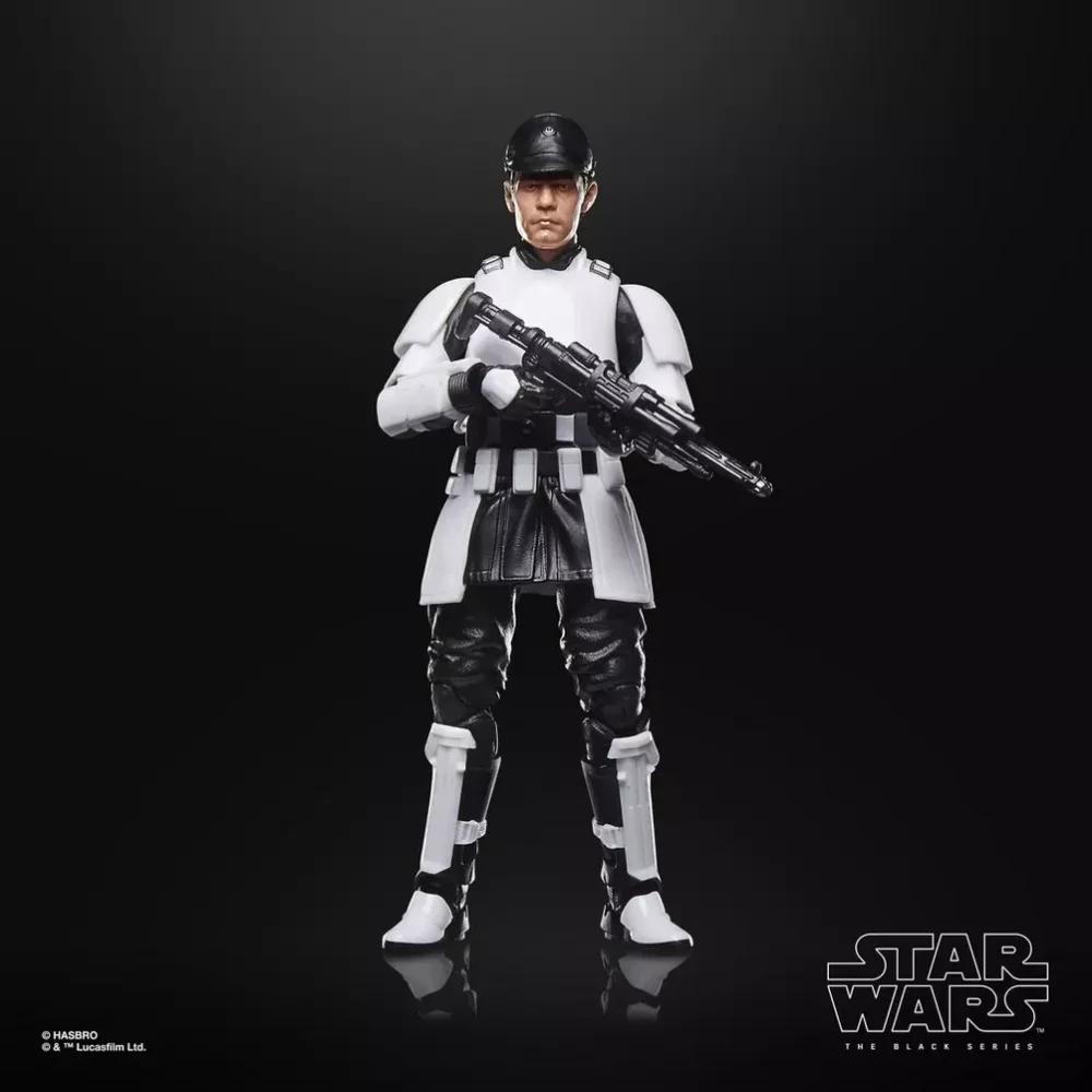 Isb tactical agent black series star wars andor. La línea star wars the black series incluye figuras, vehículos y artículos para juego de rol inspirados en los más de 40 años de legado que nos ha dado la galaxia de star wars. Los fans pueden recrear escenas galácticas de los cómics, las películas y las series con fidelidad. Esta figura hasbro star wars está diseñada para parecerse al personaje del agente táctico del bsi de la serie star wars: andor. Con características y detalles excelentes, la línea the black series personifica la calidad y el realismo que los devotos de star wars adoran. ¡que la fuerza te acompañe!
