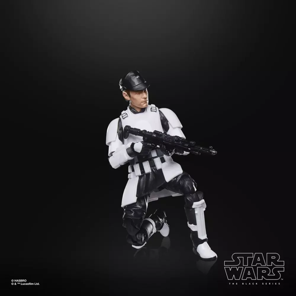 Isb tactical agent black series star wars andor. La línea star wars the black series incluye figuras, vehículos y artículos para juego de rol inspirados en los más de 40 años de legado que nos ha dado la galaxia de star wars. Los fans pueden recrear escenas galácticas de los cómics, las películas y las series con fidelidad. Esta figura hasbro star wars está diseñada para parecerse al personaje del agente táctico del bsi de la serie star wars: andor. Con características y detalles excelentes, la línea the black series personifica la calidad y el realismo que los devotos de star wars adoran. ¡que la fuerza te acompañe!