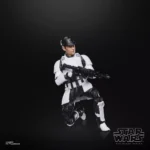ISB TACTICAL AGENT BLACK SERIES STAR WARS ANDOR. La línea Star Wars The Black Series incluye figuras, vehículos y artículos para juego de rol inspirados en los más de 40 años de legado que nos ha dado la galaxia de Star Wars. los fans pueden recrear escenas galácticas de los cómics, las películas y las series con fidelidad. Esta figura Hasbro Star Wars está diseñada para parecerse al personaje del agente táctico del BSI de la serie Star Wars: Andor. Con características y detalles excelentes, la línea The Black Series personifica la calidad y el realismo que los devotos de Star Wars adoran. ¡Que la Fuerza te acompañe!