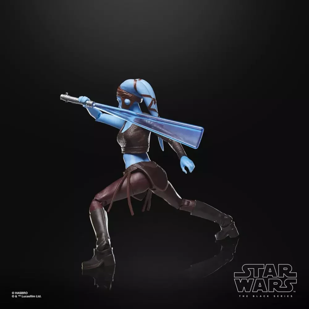 STAR WARS THE BLACK SERIES AAYLA SECURA. La línea Star Wars The Black Series incluye figuras, vehículos y artículos para juego de rol inspirados en los más de 40 años de legado que nos ha dado la galaxia de Star Wars. Para que los fans puedan recrear escenas galácticas de los cómics, las películas y las series con fidelidad. Con características y detalles excelentes, la línea The Black Series personifica la calidad y el realismo que los devotos de Star Wars adoran. ¡Que la Fuerza te acompañe!