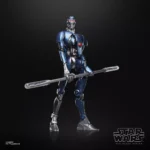STAR WARS THE BLACK SERIES MAGNAGUARD. La línea Star Wars The Black Series incluye figuras, vehículos y artículos para juego de rol inspirados en los más de 40 años de legado que nos ha dado la galaxia de Star Wars. Para que los fans puedan recrear escenas galácticas de los cómics, las películas y las series con fidelidad. Con características y detalles excelentes, la línea The Black Series personifica la calidad y el realismo que los devotos de Star Wars adoran. ¡Que la Fuerza te acompañe!