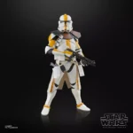 La línea Star Wars The Black Series incluye figuras, vehículos y artículos para juego de rol inspirados en los más de 40 años de legado que nos ha dado la galaxia de Star Wars. Para que los fans puedan recrear escenas galácticas de los cómics, las películas y las series con fidelidad. Con características y detalles excelentes, la línea The Black Series personifica la calidad y el realismo que los devotos de Star Wars adoran. ¡Que la Fuerza te acompañe!